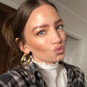 Meet your Posher, Emily